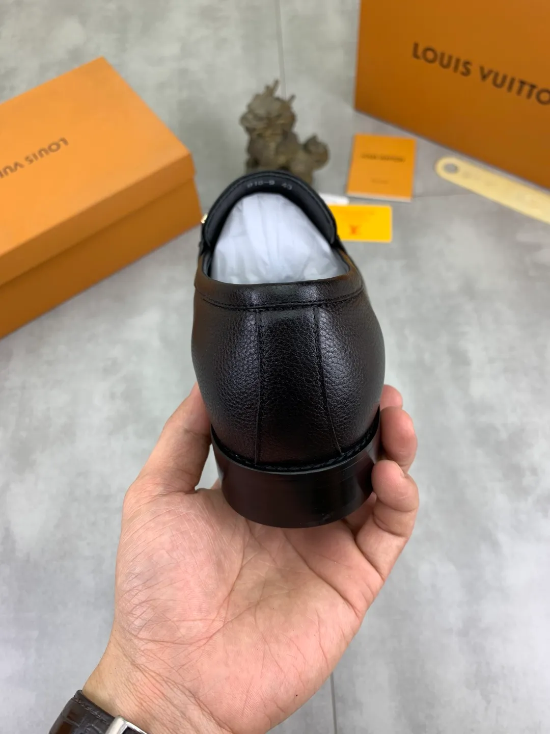 Men's Men's Shoes 💰P420 [New Style] 💰Yangli💎💎💎[Louis Vuitton] LV high-end men's formal business leather shoes, original order 1:1! Original imported calfskin, original metal buckle, imported sheepskin lining for feet, original outsole, men's shoe size: 39-45 (38.46 customized) black optional